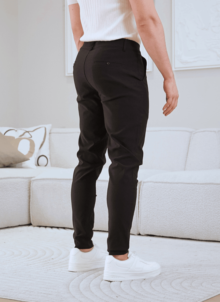 Leichte Chinos