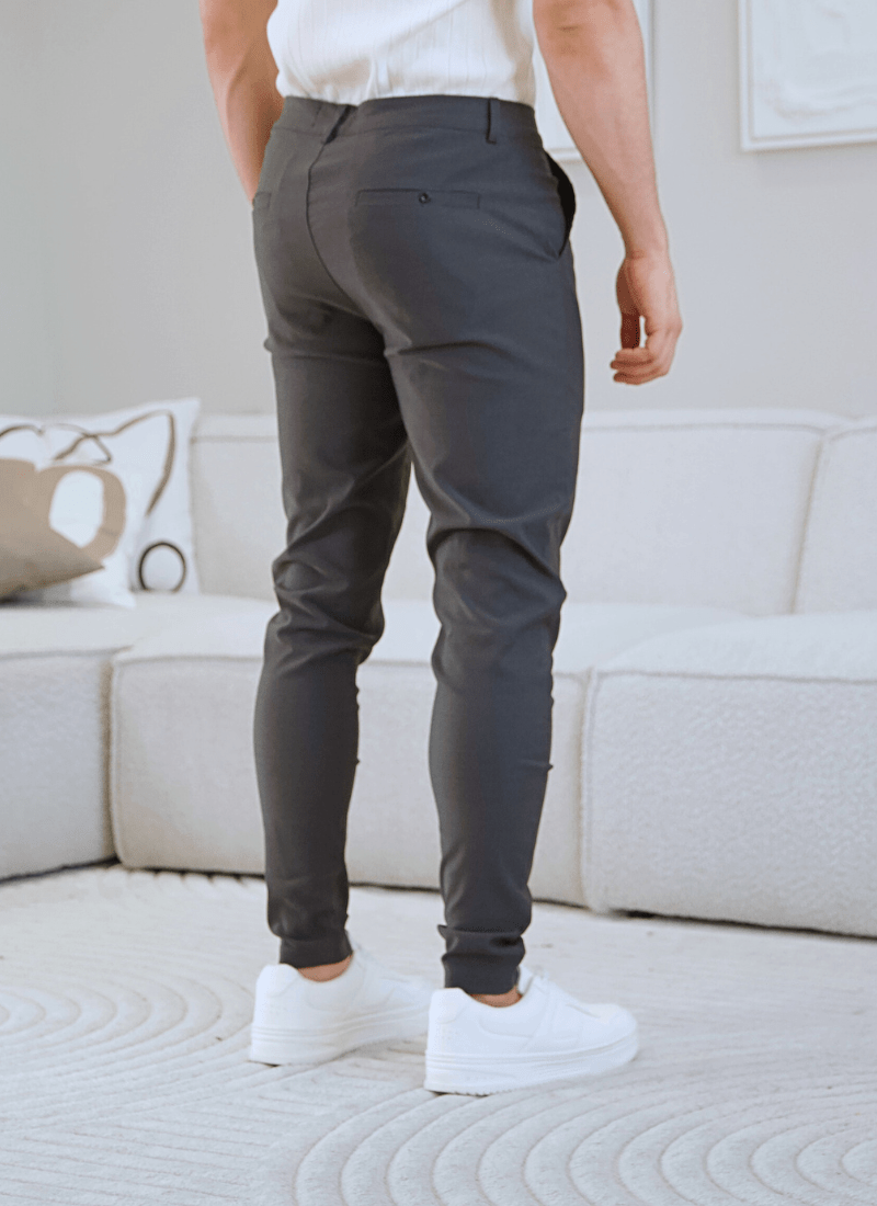 Leichte Chinos