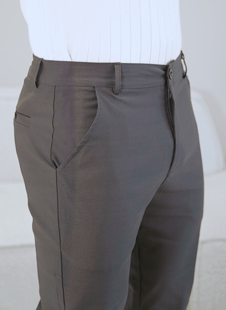 Leichte Chinos