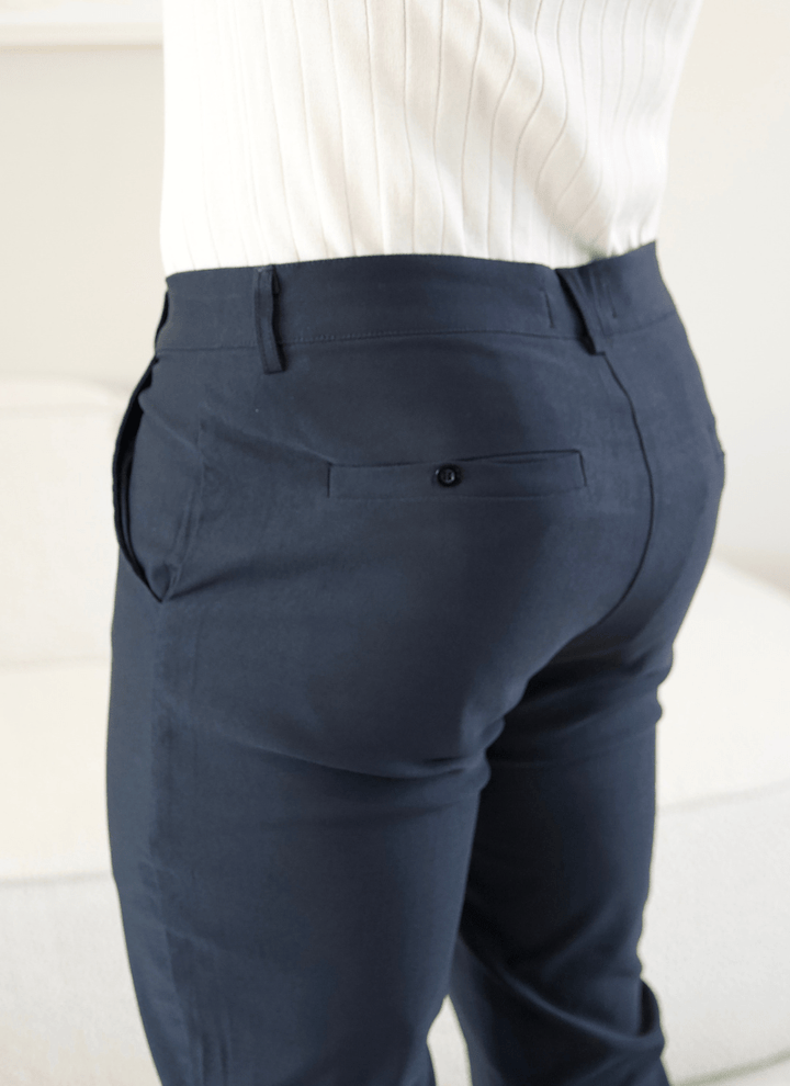 Leichte Chinos