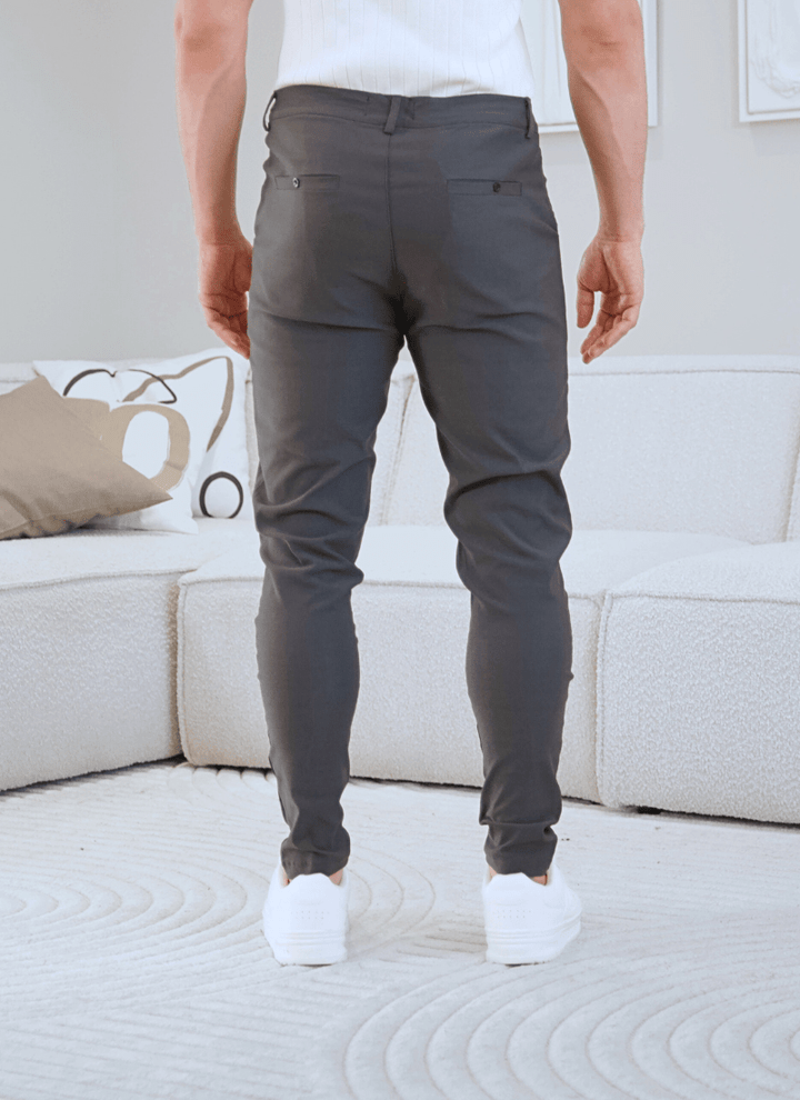 Leichte Chinos