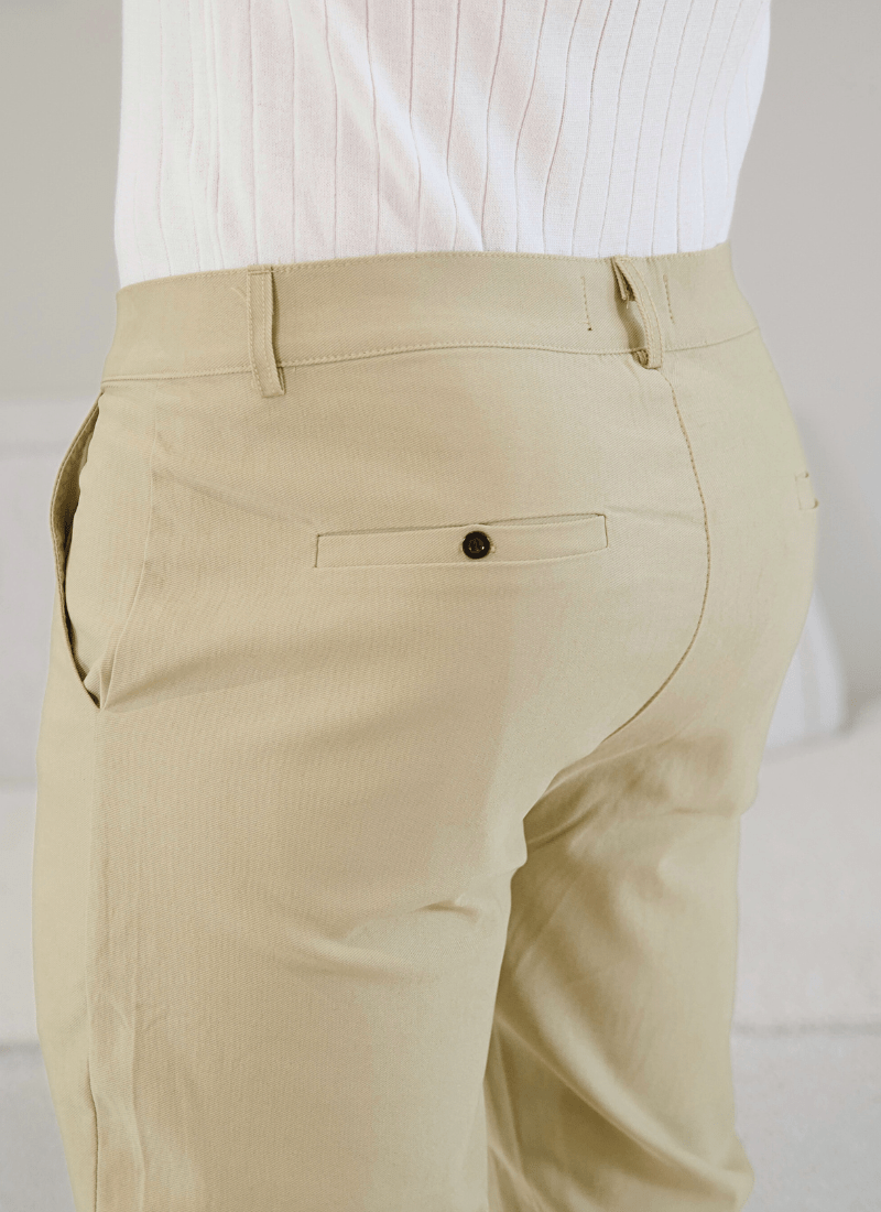 Leichte Chinos