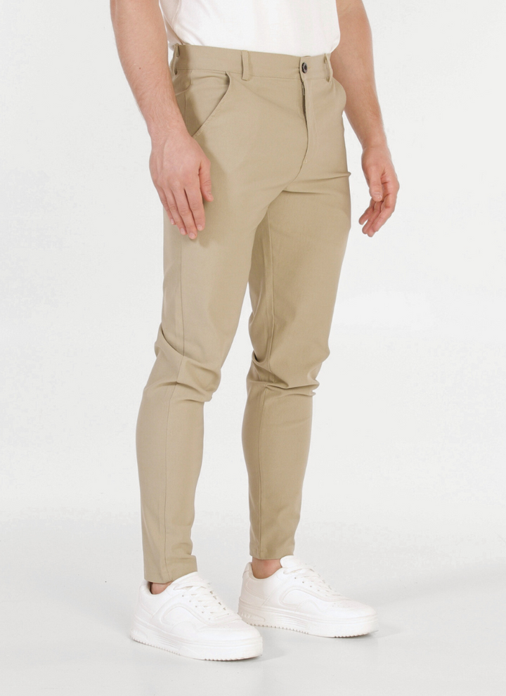 Leichte Chinos