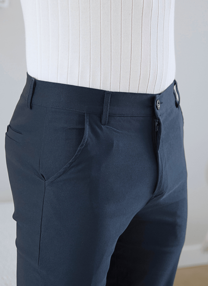 Leichte Chinos