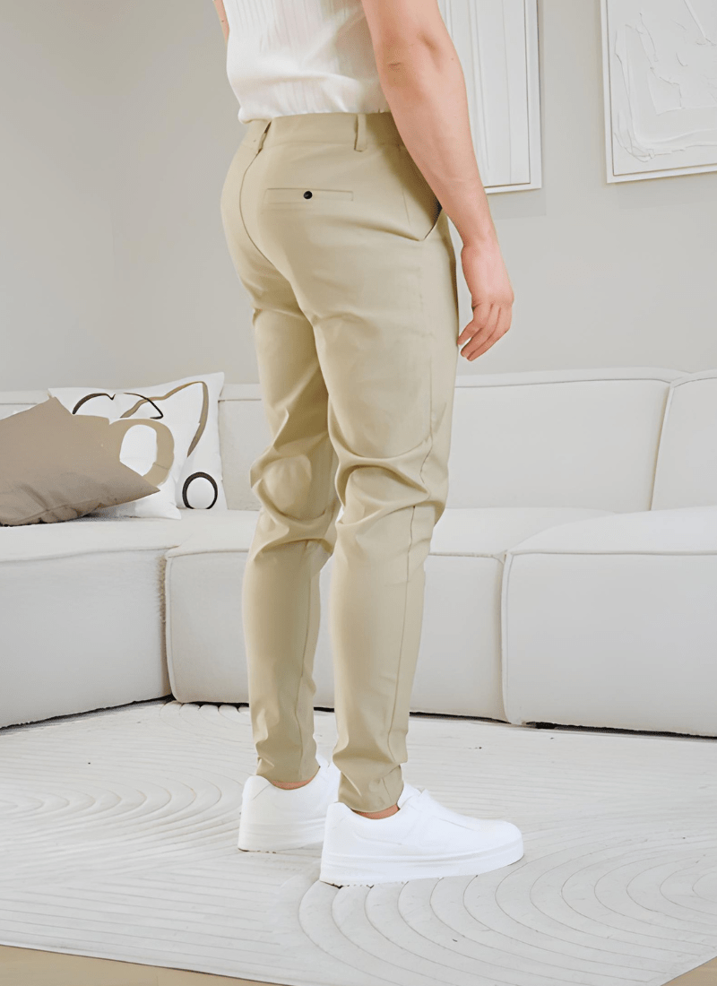 Leichte Chinos