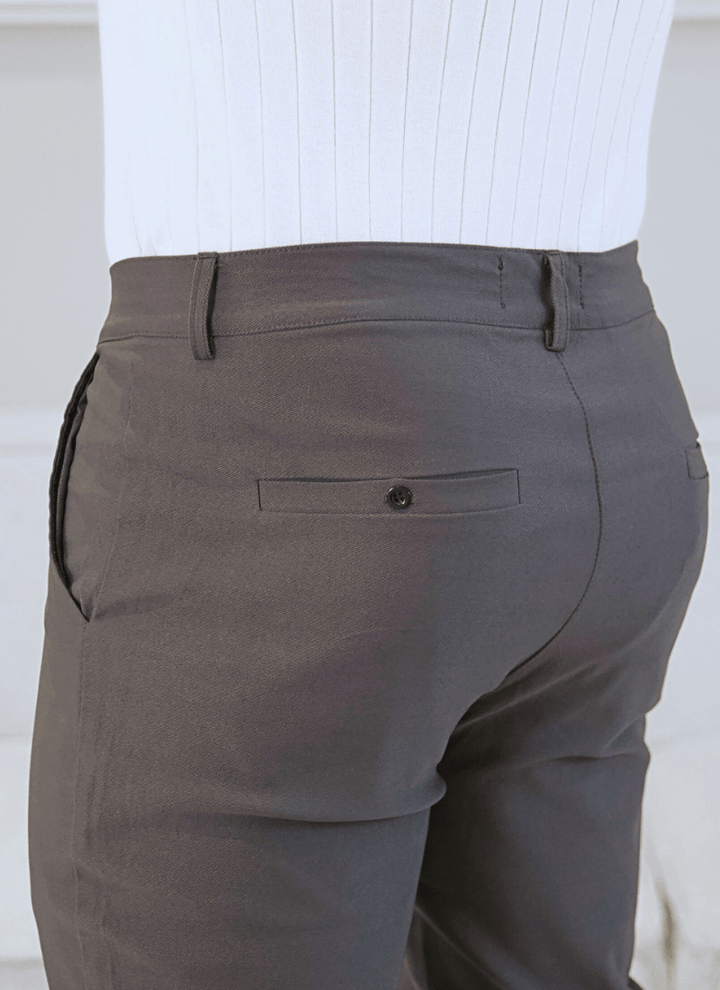 Leichte Chinos