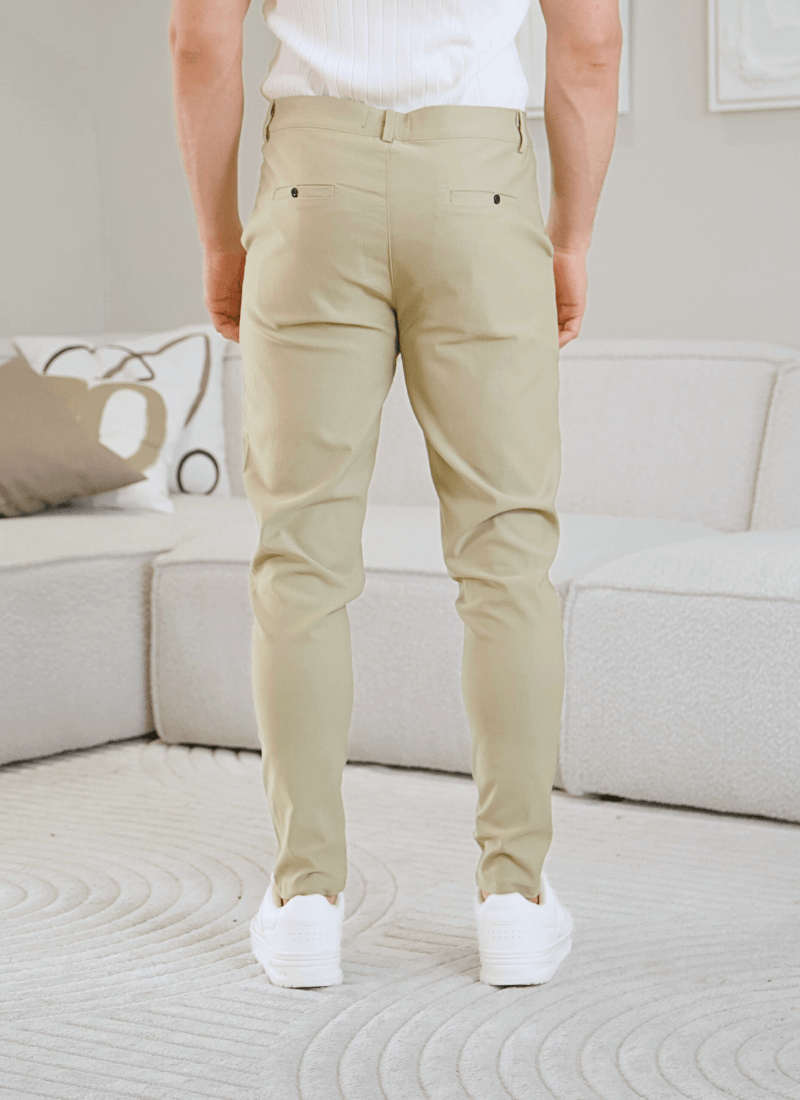 Leichte Chinos