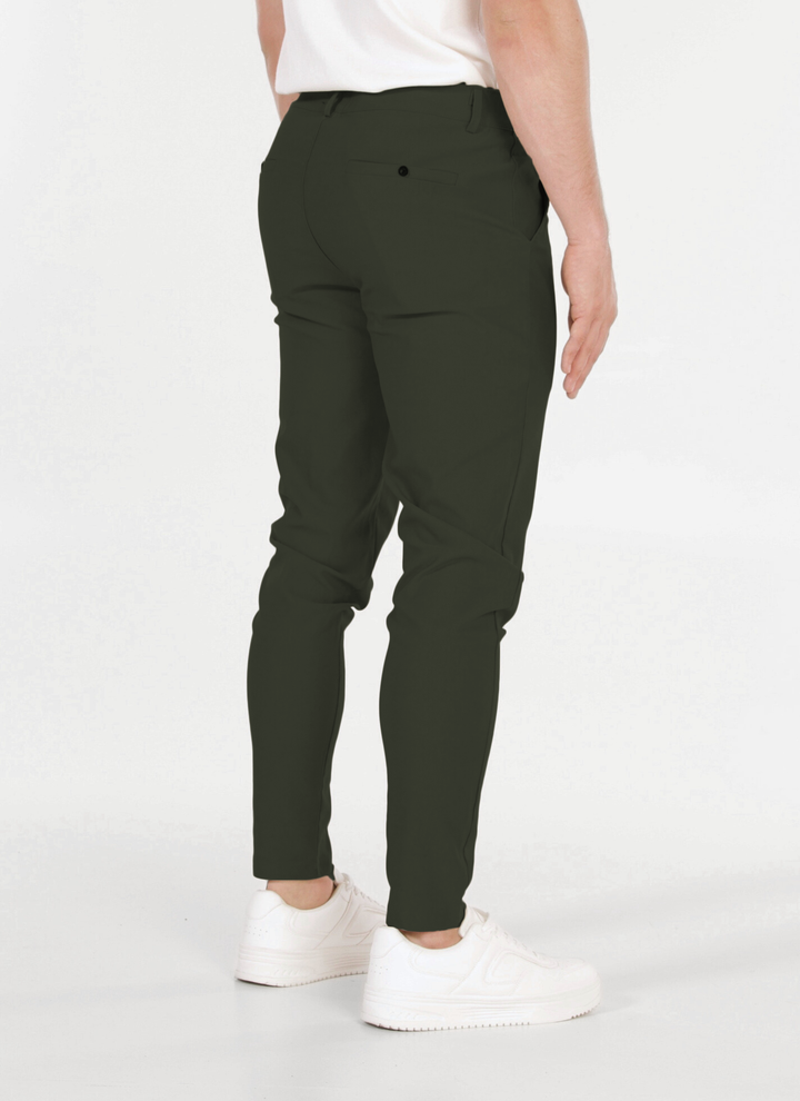 Leichte Chinos